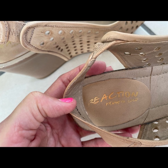 Size 10. - Picture 2 of 7